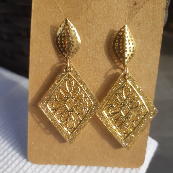 Boucles d'oreilles en résine epoxy, style oriental. Cadeau pour femme. Bijou pour elle, bijou artisanal fait mains