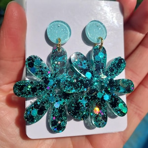 Green glitter tinted flower-shaped resin earrings. Handmade jewelry for women, handmade gift for her