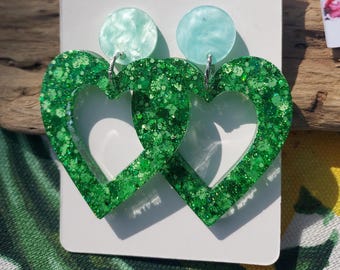 Heart-shaped resin earrings with green glitter. Handmade jewelry for women, a handmade gift for her.