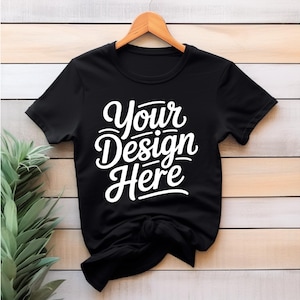 K&ouml;nnte beinhalten: Ein schwarzes T-Shirt mit dem Text "Your Design Here" in wei&szlig; auf der Vorderseite.