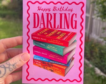Tarjeta de cumpleaños para amantes de los libros, pila de libros de ACOTAR, tarjeta para amantes de la fantasía, ilustración dibujada a mano.