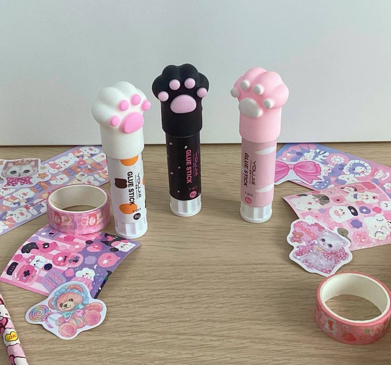 Cute Kawaii Cat Claw Shape Solid Glue Stick, Kawaii Kitsch Office School  Supplies, Adhesive Glue Stick Kawaii Stationary Gluestick for Kids 