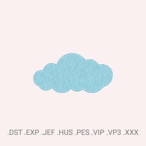 Pode incluir: Um desenho de nuvem azul claro com uma aparência texturizada e costurada. A nuvem está centrada em um fundo rosa pálido. Abaixo da nuvem estão as extensões de arquivo .DST .EXP .JEF .HUS .PES .VIP .VP3 .XXX.