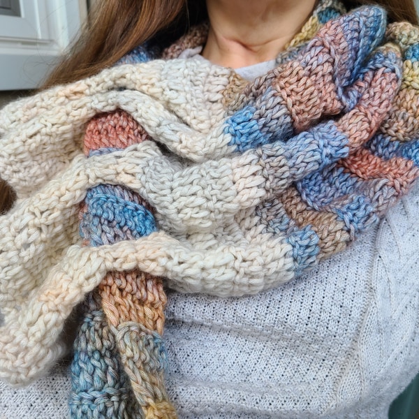 Écharpe en trou de serrure au crochet faite à la main - chaleureuse, confortable et élégante