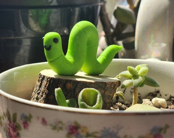 Adorable Handmade Green Inch Worm: Smiling Fairy Garden Decor