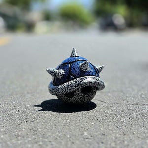 Mario Kart Blue Spiny Shell Replica – Gamer Desk Decor, Video Game Collectible, Pop Art