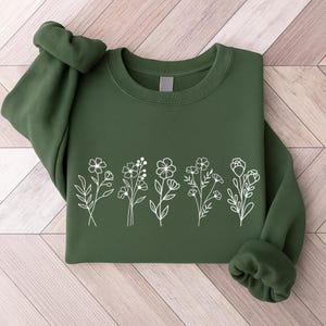 Wildflowers Sweatshirt for Women, Floral Crewneck Pullover, Cottagecore Flower Printed Shirt, Nature Lover Gift, Fall Aesthetic Sweatshirt