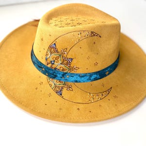 Burned Wide Brim Fedora: Pink Felt Hat With Embroidered  display picture 1