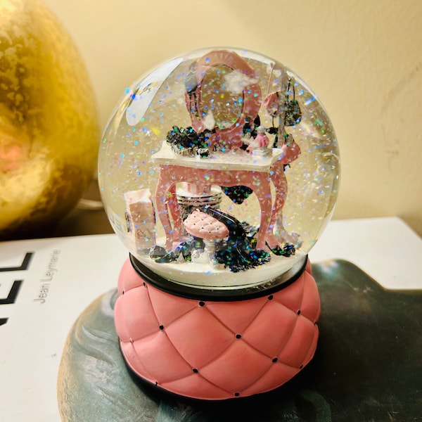 Vintage Victoria's Secret Sankyo "La Vie En Rose" Snow Globe Beauty Ball