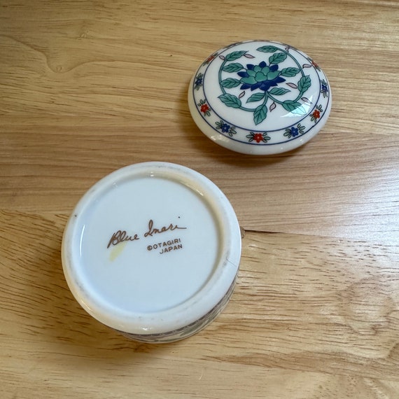 Vintage ceramic ring box with blue lotus detail a… - image 4