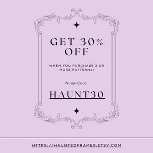 K&ouml;nnte beinhalten: Eine hellviolette rechteckige Grafik mit einem dunkelvioletten, verzierten Filigranrahmen. Der Text lautet: GET 30% OFF WHEN YOU PURCHASE 3 OR MORE PATTERNS! Promo Code: HAUNT30. Unten ist die URL HTTPS://HAUNTEDFRAMES.ETSY.COM abgebildet.
