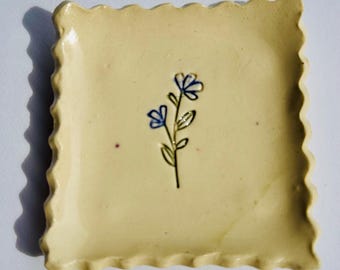 Piatto ad anello in ceramica fatto a mano, motivo floreale, ceramica delicata