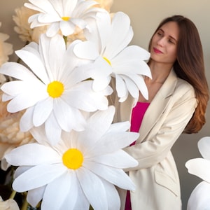 DIY gigantische papieren madeliefje: 10 sjablonen + 10 maten meettabel + videotutorial | DIY gigantische bloemen voor huisdecoratie