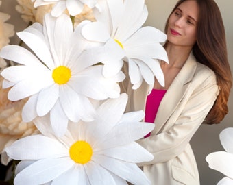 DIY Giant Paper Daisy: 10 Templates + 10 Sizes Measurements Chart + Video Tutorial | DIY Giant Flowers for Home Decor