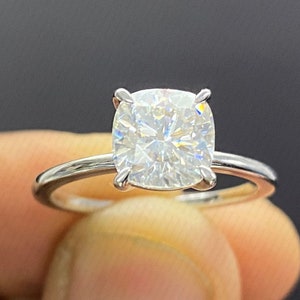 Cushion Cut VVS1 Moissanite Engagement Ring, 14K White Gold Ring, Cushion Cut Anniversary Ring, Solitaire Wedding Ring, Women&#39;s Ring