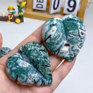 Hoja de arce de ágata musgosa natural, hoja de corazón de cristal, hoja de arce de cristal de cuarzo, curación Reiki, decoración del hogar, colección, regalo de cristal energético (1 pieza)