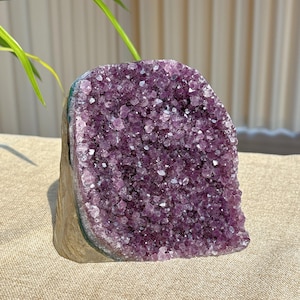 4.9LB Natural Amethyst Geode,Amethyst Cluster,Raw Amethyst Quartz Rock,Amethyst Piont,Crystal VUG,Mineral Specimen,Reiki Heal,Crystal Gifts