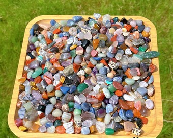 Crystal Chips Bulk, Tumbled Gemstone Chips Bulk 2lb, Poshlished Healing Crystals, For DIY Projects,Vase Filler, Succulent Soil, Potting Mix, Garden Decor, Aquarium & Fish Tank Gravel (Mixed,2 Pounds