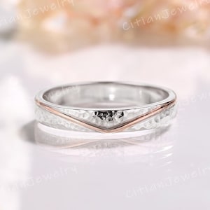 Minimalist Two Tone Wedding Band Rose Gold White Gold Hammered Ring Men&#39;s Wedding Ring Handmade Ring Promise Ring Anniversary Rings for Men