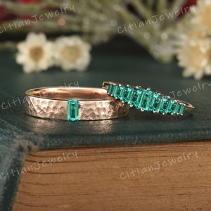 Vintage Baguette Cut Emerald Couple Ring Set Rose Gold Hammered Ring Wedding Ring Sets His and Her Promise Ring Anniversary Gift For Couple