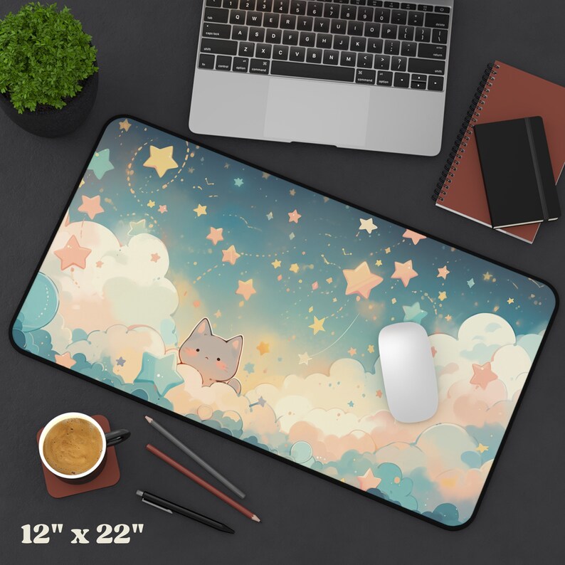 Puede incluir: Un rat&oacute;n de ordenador azul y blanco con un lindo gato de dibujos animados en una nube con estrellas en el fondo. El rat&oacute;n mide 30,5 cm por 55,9 cm.