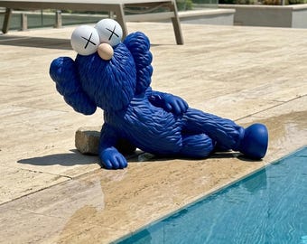 BFF Inspired Garden Statue, Modern Poolside Sculpture, Luxury Outdoor Decor