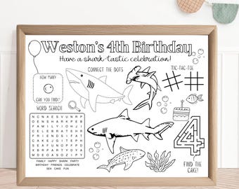 Op de afbeelding: Een zwart-witte printbare verjaardagsactiviteitenblad voor een jongen van 4 jaar. Het blad heeft een haaien thema met activiteiten zoals stippen verbinden, woordzoeker, tic-tac-toe en een doolhof. De tekst "Weston's 4th Birthday, Have a shark-tastic celebration!" staat bovenaan het blad.