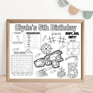 Könnte beinhalten: Ein schwarz-weißes druckbares Geburtstags-Aktivitätsblatt für einen 5-Jährigen. Das Blatt enthält ein Suchwort, ein Tic-Tac-Toe-Spiel, ein Labyrinth, ein Sudoku-Rätsel und ein Bild einer Spielzeugpistole. Der Text "Clyde's 5th Birthday" steht oben auf dem Blatt.