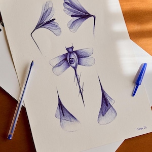 Disegno con penna a sfera di alta qualità, libellule in penna fisica originale, disegnate a mano, idea regalo unica e personalizzata