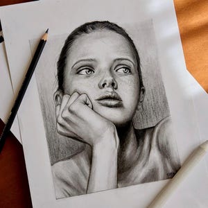 Disegno a matita di alta qualità, ritratto di ragazza, donna, grafite fisica originale, disegnato a mano, idea regalo unica e personalizzata