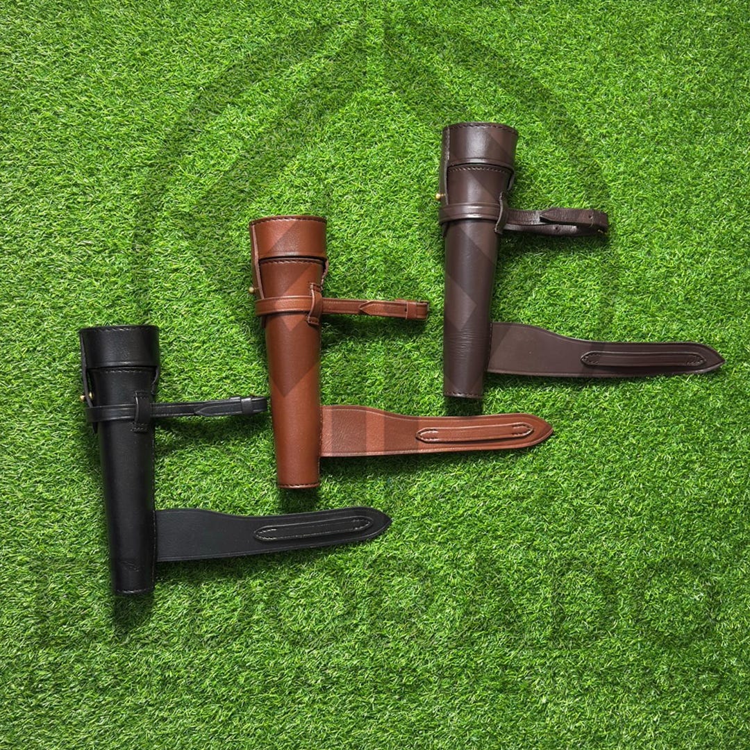 Hunting Saddle Hip Flask with Leather Case Stainless Steel Baton Hunting Saddle Hip Flask with Leather Case Stainless Steel Baton