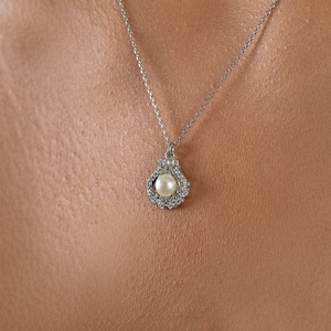 Zirconium  Stone Teardrop Pendant , 925 Sterling Silver- Minimalist - White zirconium  Droplet Pendant   - Sterling Silver Simple Geometric