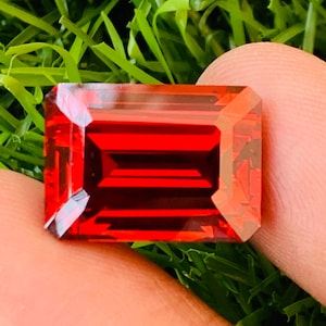 New Arrival!!! Red Sapphire High quality Gemstone oval shape Pendant size gemstone size-17x12x8MM carat-31.40 and (extra gift)