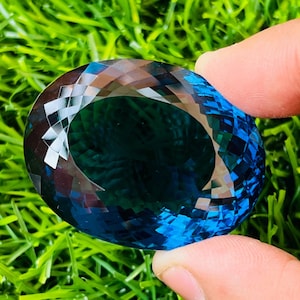 150.00 Carat Sky Blue Sapphire Pendant Size Beautiful Gemstone Excellent Cut Gemstone Oval Shape Size-41x32x20MM  And (extra gift)