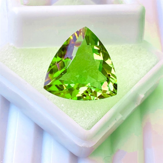 Beautiful!!!! Alexandrite Color Changing Gemstone Trillion Shape