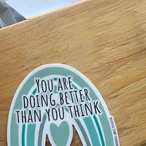 Pegatina motivacional PCOS/Lo estás haciendo mejor de lo que crees/Afirmación/Pegatinas de vinilo laminado mate/Regalo para amigas guerreras con PCOS