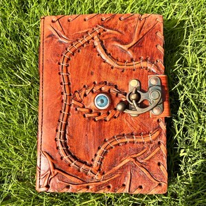Libro degli incantesimi Hocus Pocus, diario vintage in pelle con occhi, diario Libro delle ombre - Chiusura a strappo, 200 fogli di carta antica con bordo frastagliato