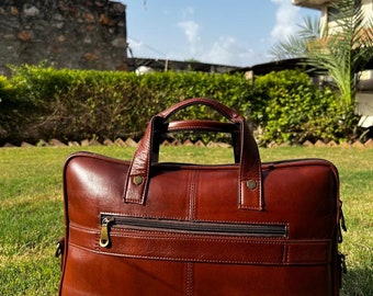 Bolso bandolera para portátil de piel burdeos: maletín bandolera ajustable