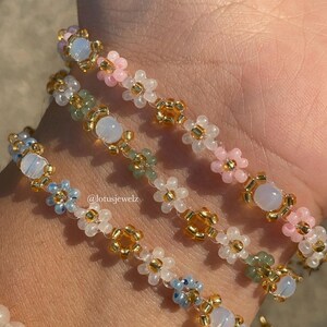 Handmade bead flower bracelet in pink/blue/green/flower bracelet/jewelry/