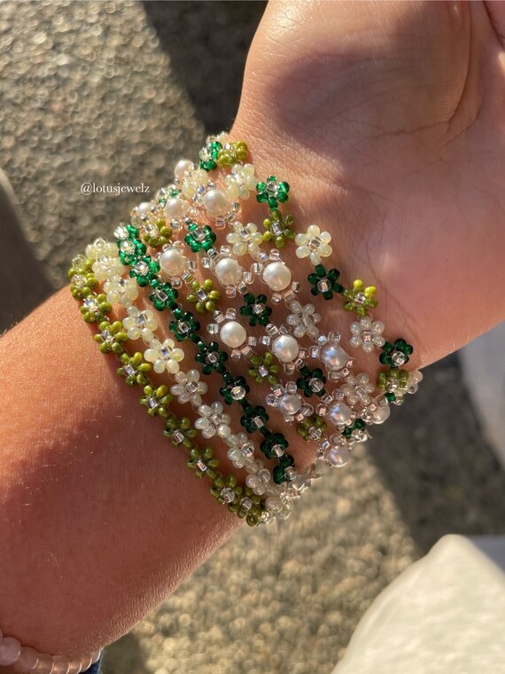 Handmade green flower pattern beaded flower bracelets zig zag flower bracelet simple flower bracelet daisy bracelet handmade jewelry Etsy
