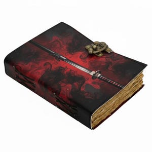 Diario in pelle Crimson Katana – Quaderno in pelle rossa e nera fatto a mano con lucchetto antico / Grimorio della spada samurai