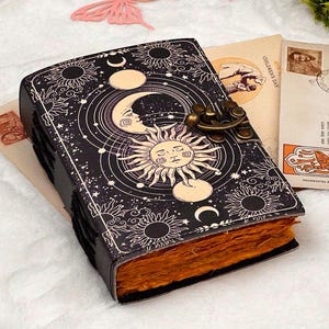 Himmlische Sonne & Mond Handgefertigtes Vintage Lederbuch • Büttenpapier, Geschenk für ihn, sie, leeres Zauberbuch, Grimoire