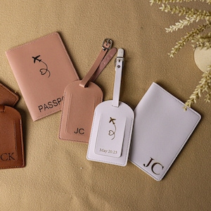 Gepersonaliseerde bagagelabels met monogram paspoorthoezen | Gegraveerd op maat gemaakt leren bagagelabel | Beste bruidegom/bruidsmeisje huwelijkscadeau reiscadeau