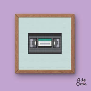 Patrón de punto de cruz mini con cinta VHS retro / Noche de cine con pixel art de los 90 (Descarga digital)