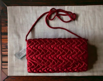 Vintage Red Satin Clutch Purse Lindsey Blake - With Original Tag - Handbag with Attached Strap - Ideal for Special Occasions - Evening Bag