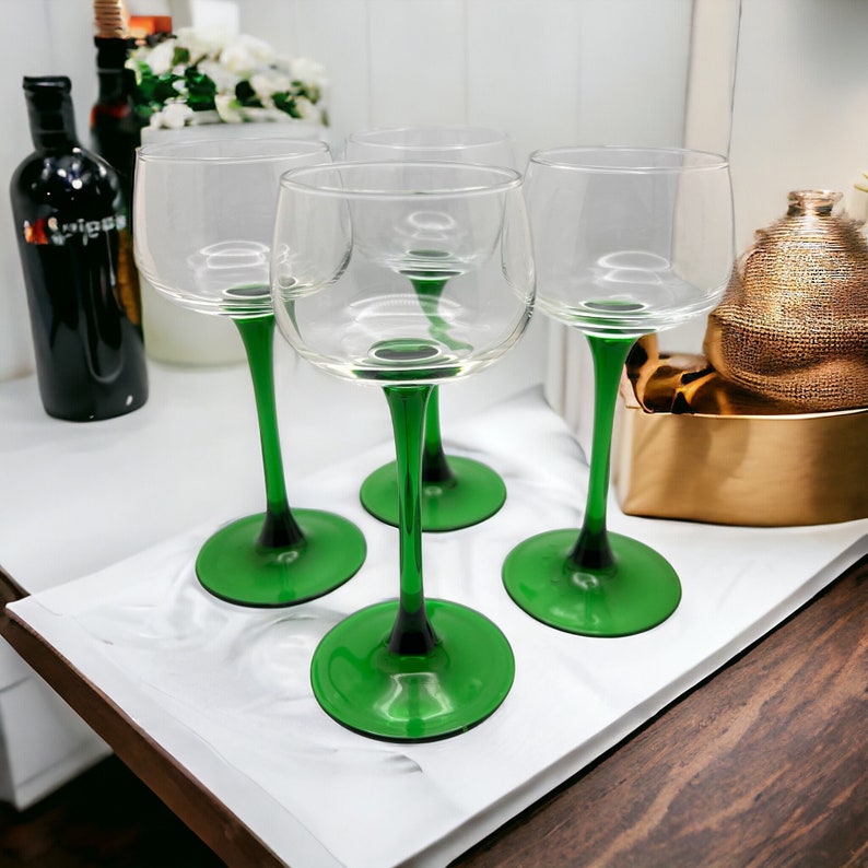 Vintage Drinkware Green Stemmed Wine Glasses France Set of 4 Luminarc