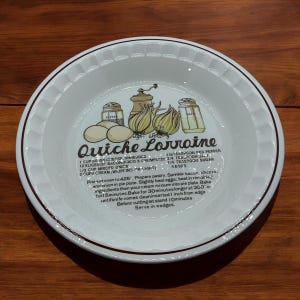 Vintage Hankook Quiche Lorraine Pie Plate – Retro Recipe Dish – 1980s Kitchen Decor – Ceramic Bakeware – Cottagecore Gift Idea