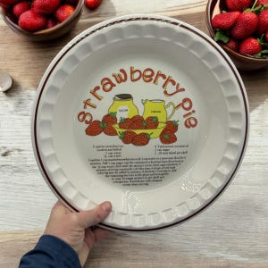 Vintage Hankook Strawberry Pie Plate – Retro Recipe Dish – 1980s Kitchen Decor – Made in Korea – Oven Safe – Cottagecore Bakeware - Hosting