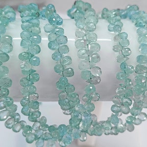 Cuentas de aguamarina facetadas en forma de lágrima, briolette de aguamarina natural, piedra preciosa de aguamarina azul claro, tira de 8,5 pulgadas para hacer joyas.