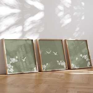 Set di 3 stampe giapponesi verdi con gru, aironi, fiori, sole, alberi, trittico quadrato da parete, arte moderna giapponese in 3 pezzi.